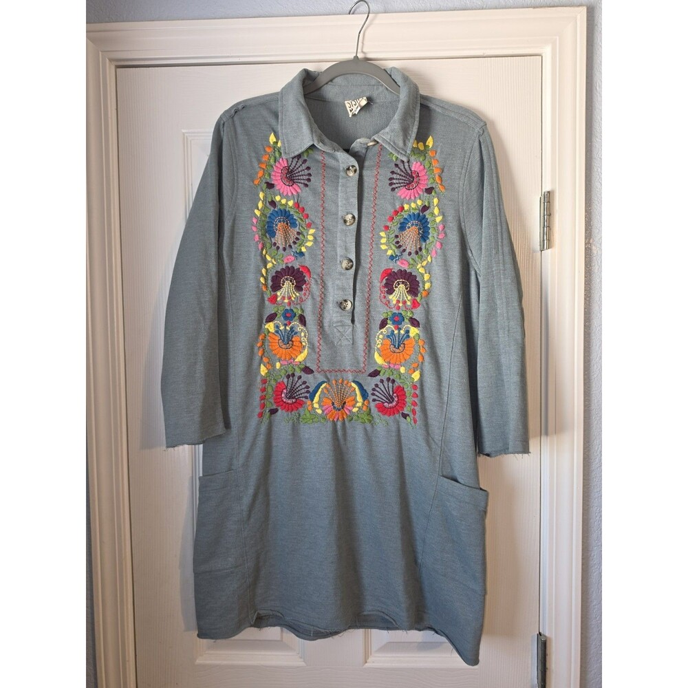 Sister Mary Isabel Embroidered Flowers Colorful Gray 3/4 Sleeve Top Collared S/M